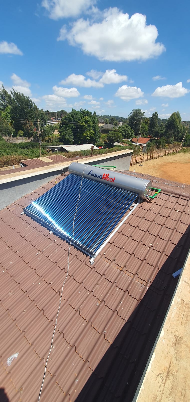 Aquaheat 300 Litres Pressurized Solar Water Heater/Evacuated Tubes System - Image 3