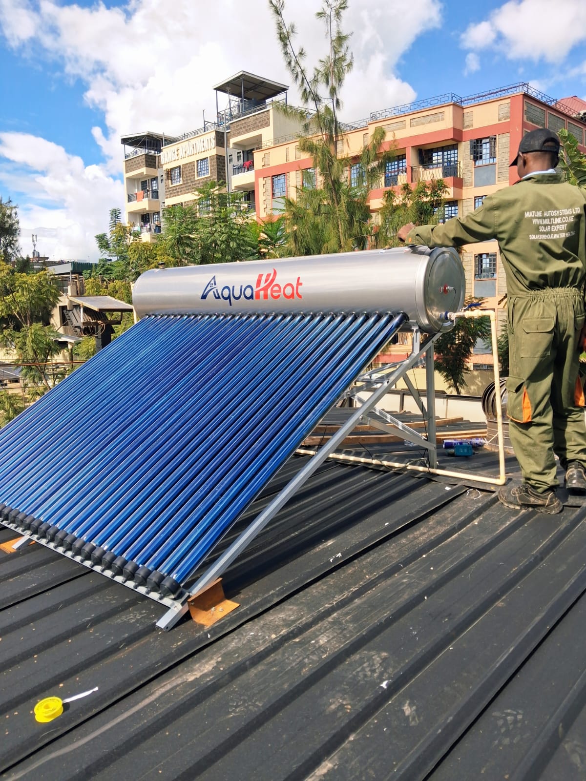 Aquaheat 300 Litres Pressurized Solar Water Heater/Evacuated Tubes System
