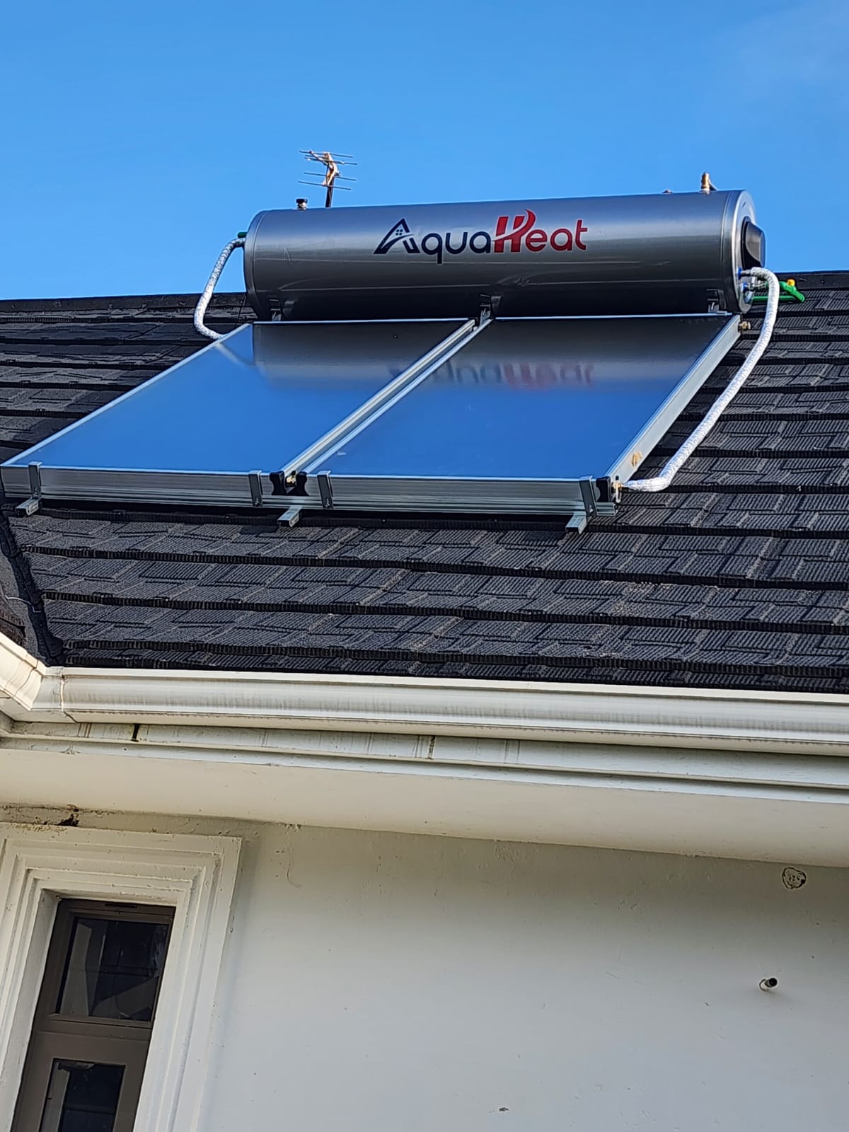 AQUAHEAT 300L Pressurized Flat Plate/Panel Solar Water Heater - Image 4